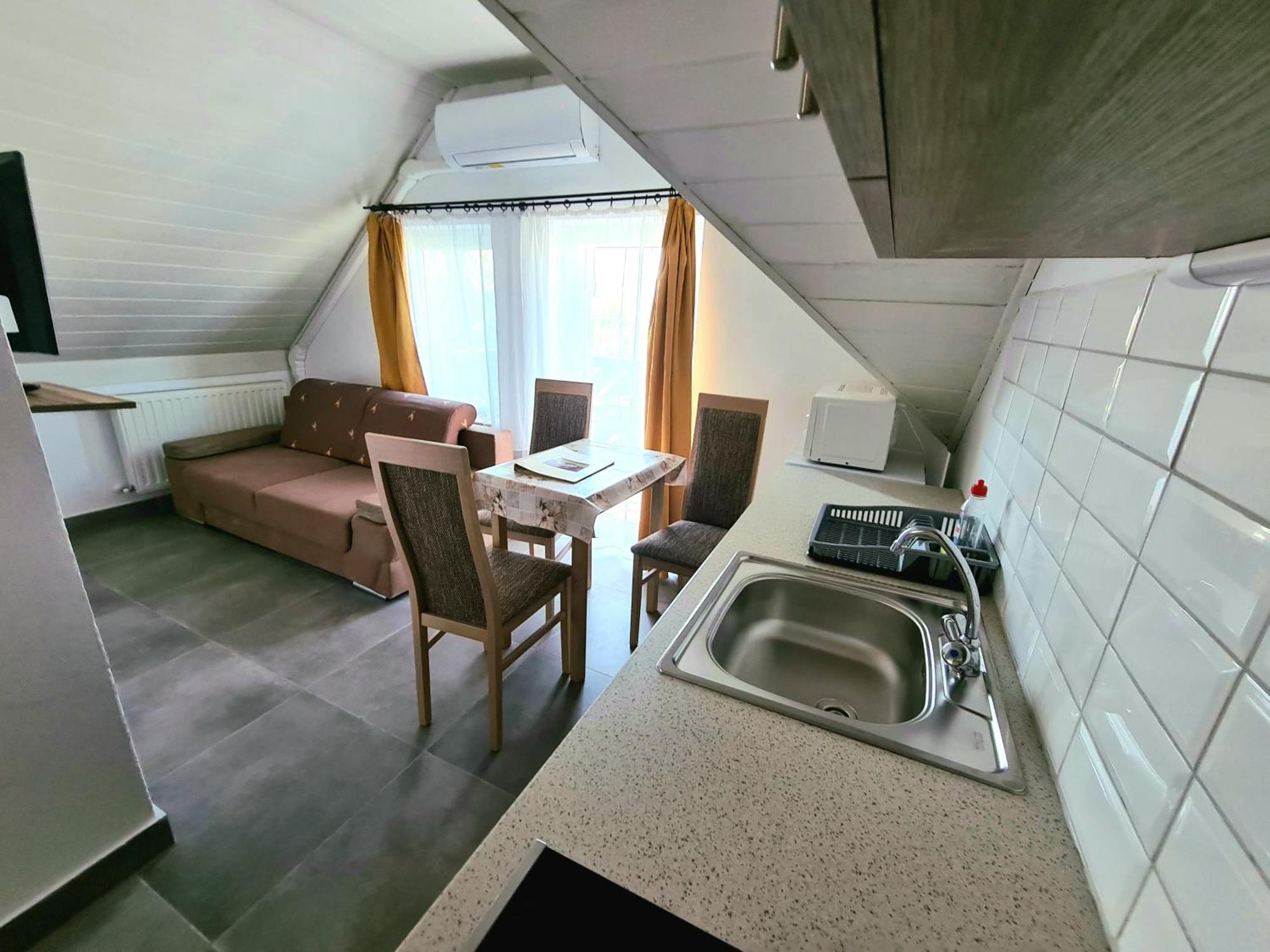 Regina Apartman เฮจจ์คู ภายนอก รูปภาพ
